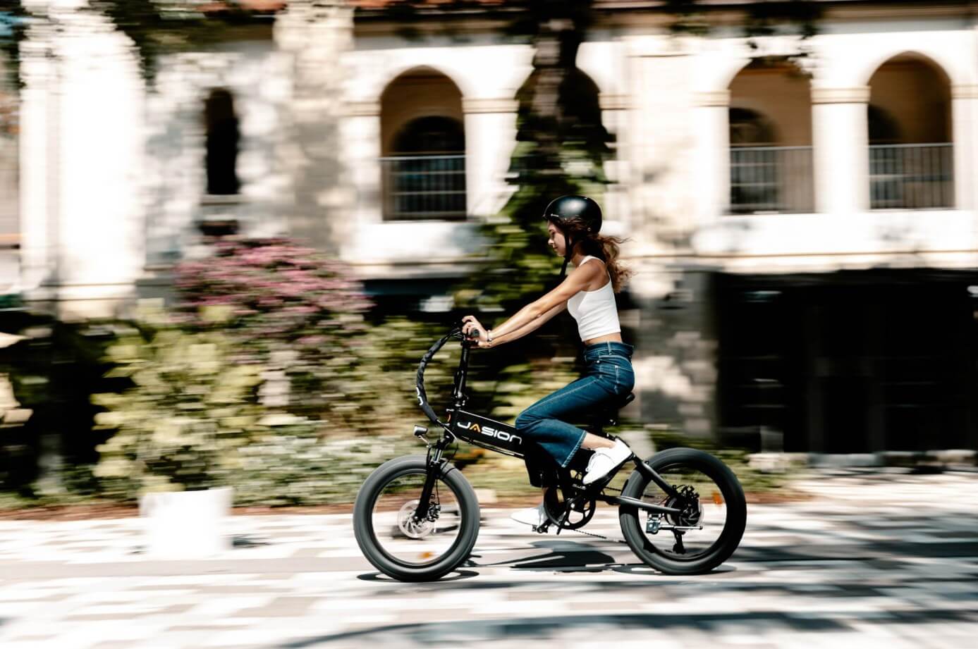 How to Make the Most of Your EB7: Tips and Tricks for Everyday Commuting