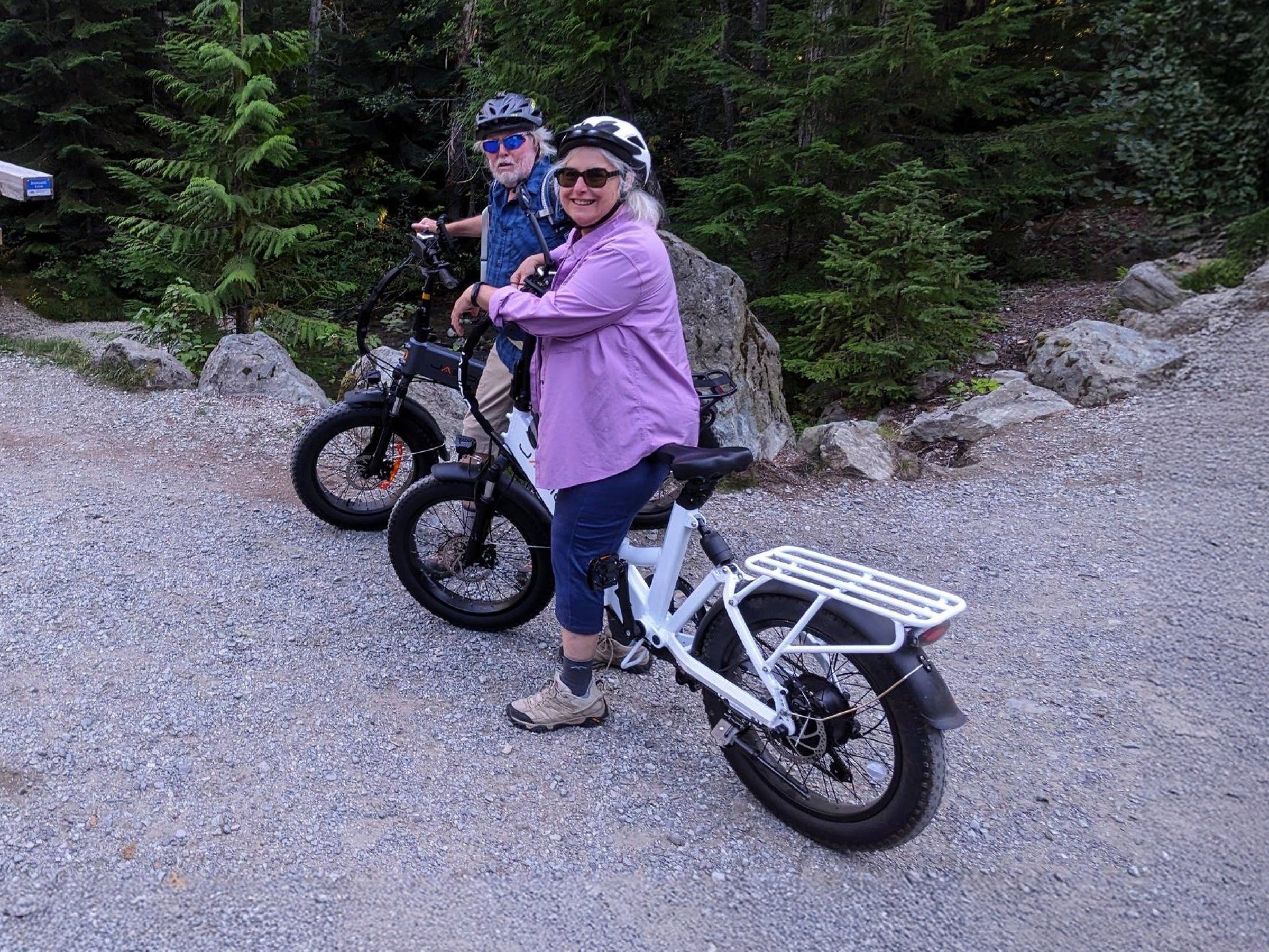 JasionBike EB7 ST with front basket and child seat installed